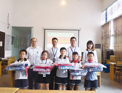 慰問幫扶困難學生